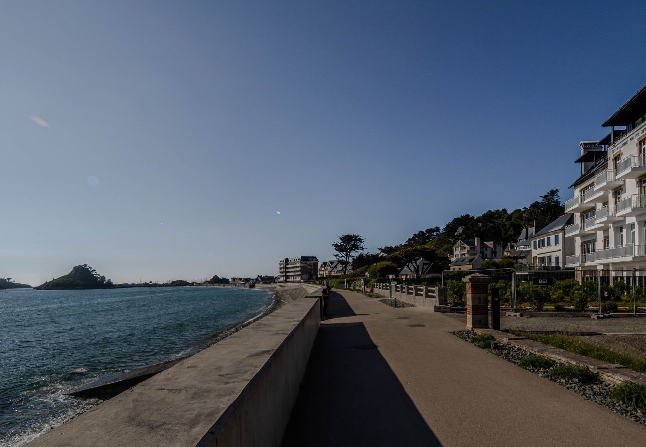 Ferienwohnung in Trébeurden - Bréhat T3, acces plage et vue