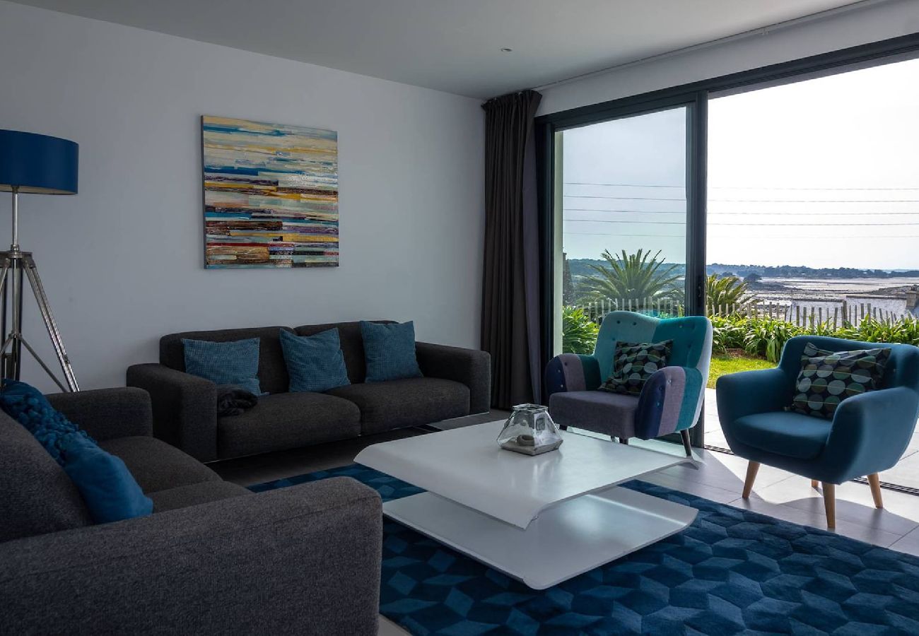 Maison à Pleumeur-Bodou - agapanthes · Facing the sea, indoor pool.