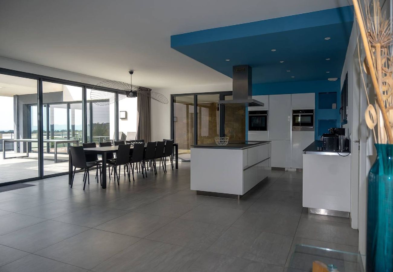 Maison à Pleumeur-Bodou - agapanthes · Facing the sea, indoor pool.